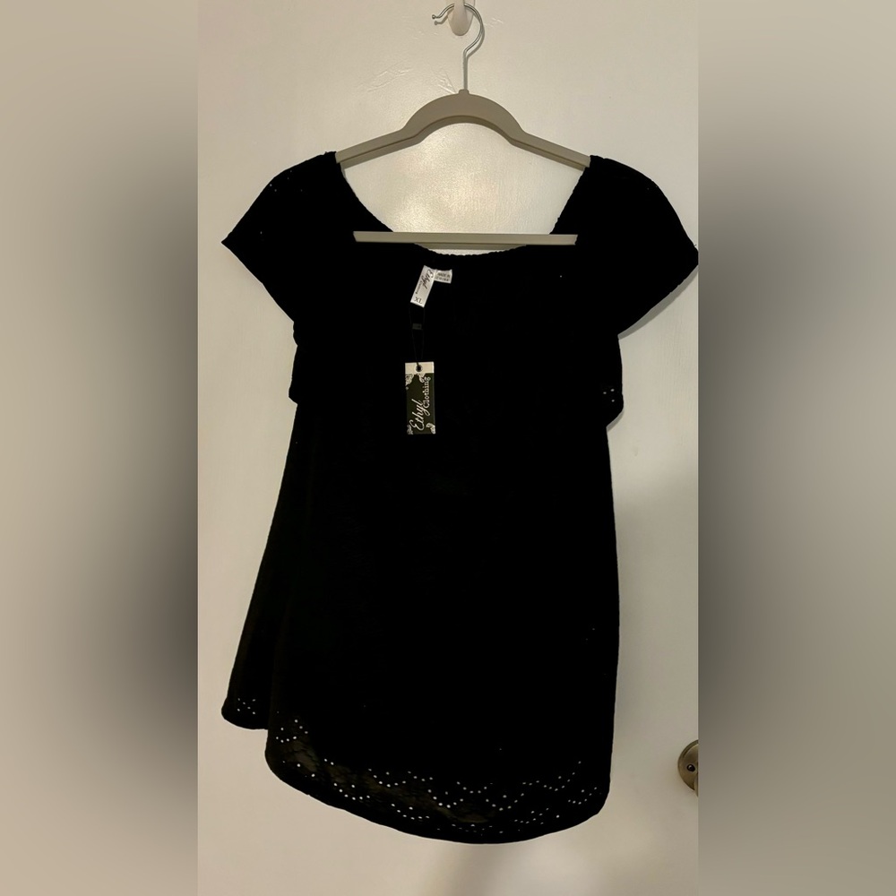 Women’s Size XL - Ethyl Clothing - Black Top
